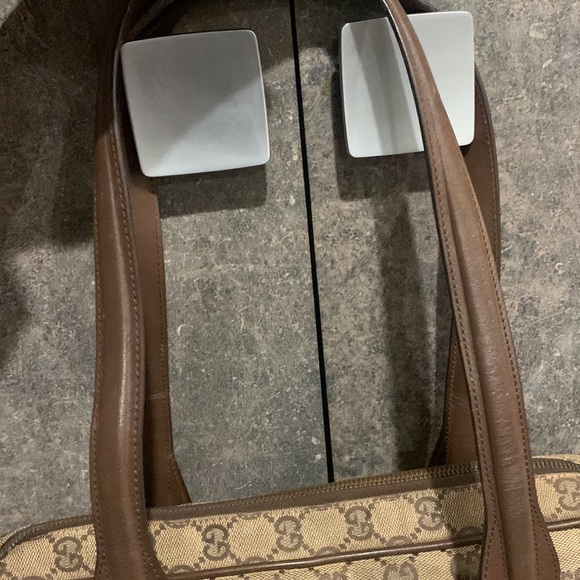 Heavily used Authentic Vintage Gucci Bag - Picture 5 of 10
